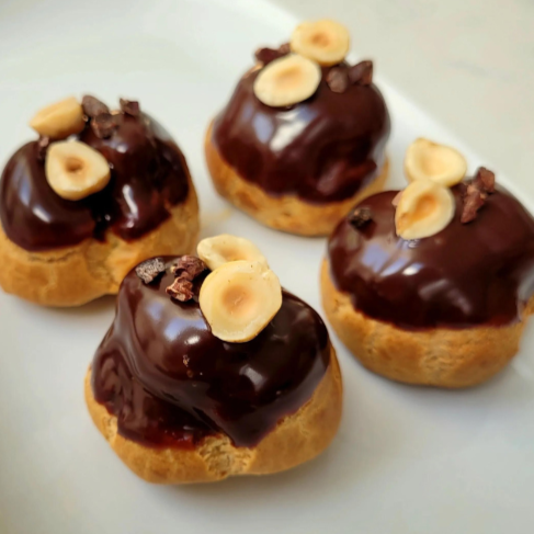 Bignè nocciola e cioccolato (hazelnut and chocolate choux buns)